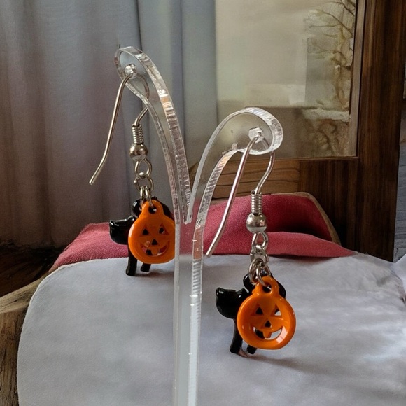 Adorable Acrylic Black Cat Halloween Earrings - Picture 5 of 7